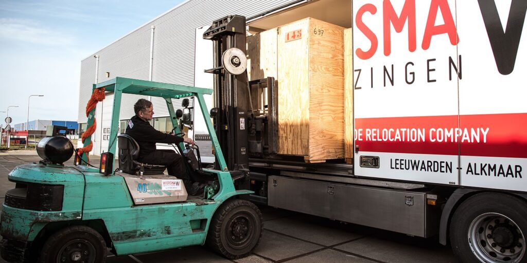 Opslag bij Wiersma Verhuizingen met heftruck