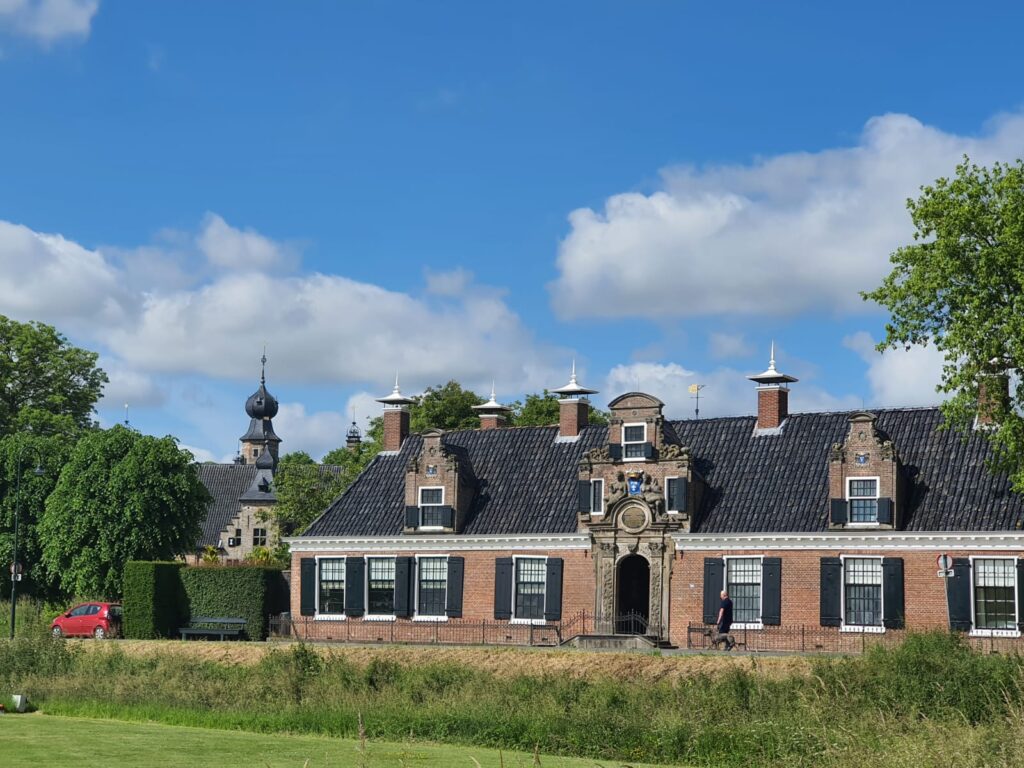 Verhuizing bij het Poptaslot in Marsum