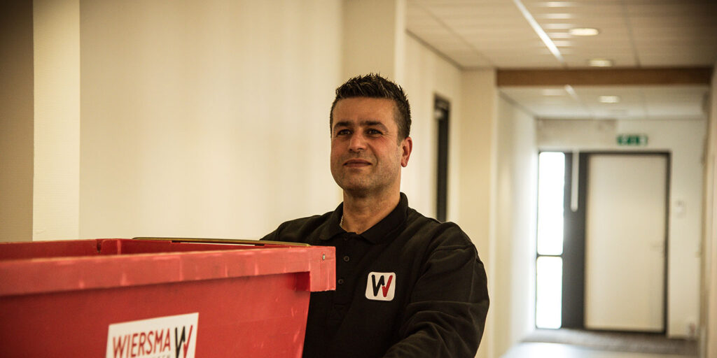 Verhuizer met verhuiskrat